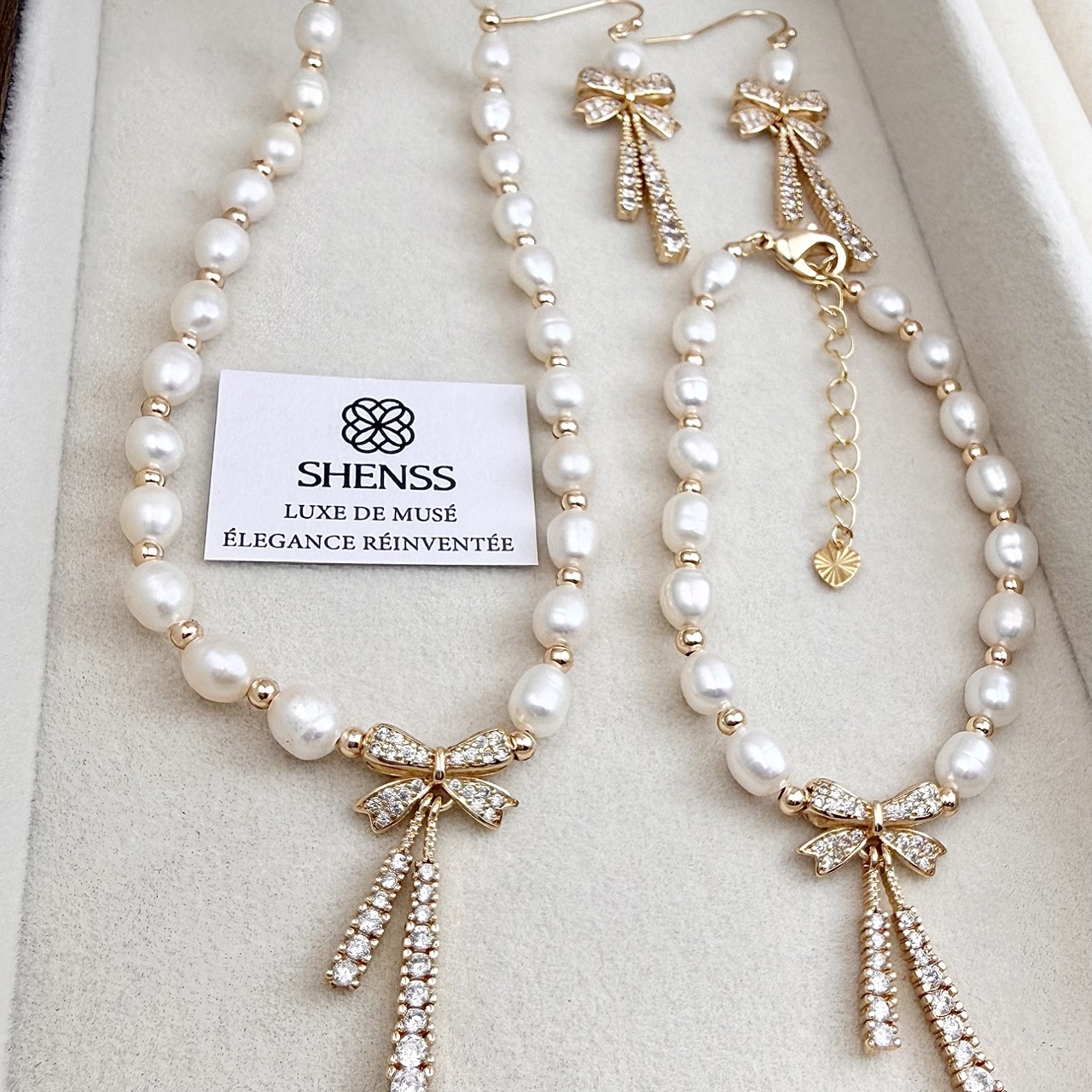 Pearl Necklace Set - 天然米型真珠の蝶結びネックレス、ブレスレット、イヤリングセット、軽やかな高級感、ミニマリスト、ハイエンド、上品で多用途なジュエリー
