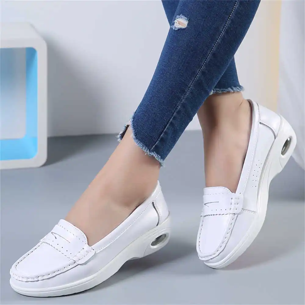 男性と女性のための厚いソールを備えた白いスライポントレーナー - Women Formal Upper Wear のレビューと価格