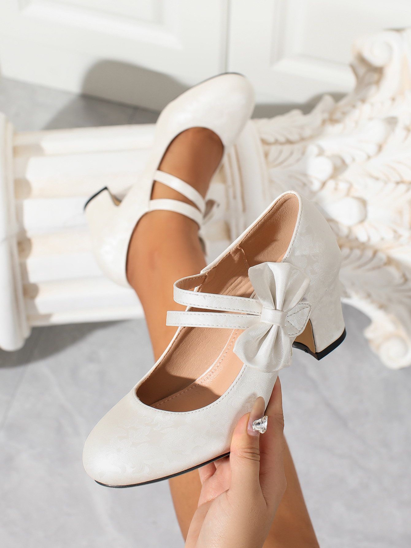 大きいサイズのレディースシューズ、ボウ付きメリージェーン、チ - Women Formal Office Wear Shoes のレビューと価格