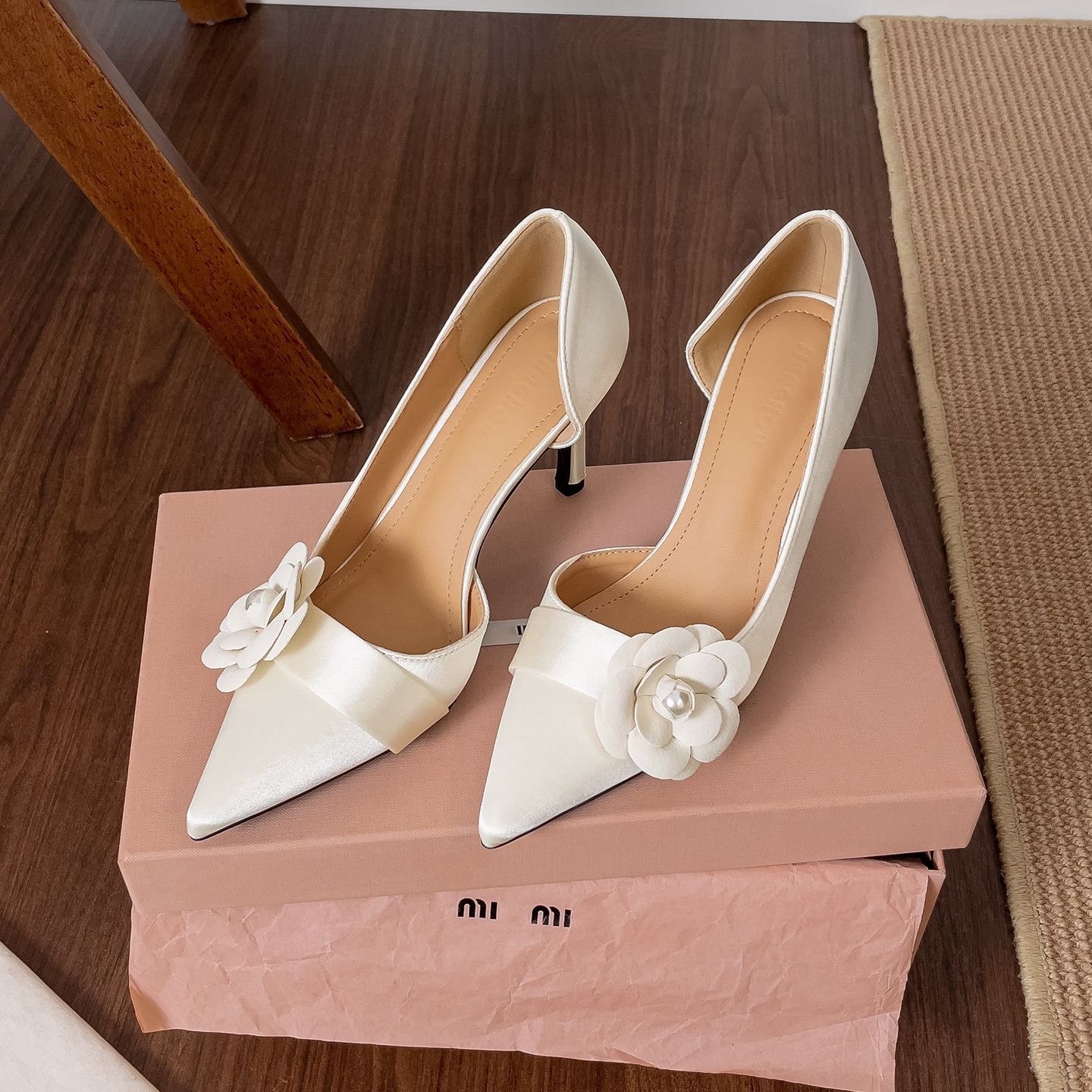 サテンポインテッドスティレットパンプス レディース 花柄パー - Women Formal Wear Footwear のレビューと価格