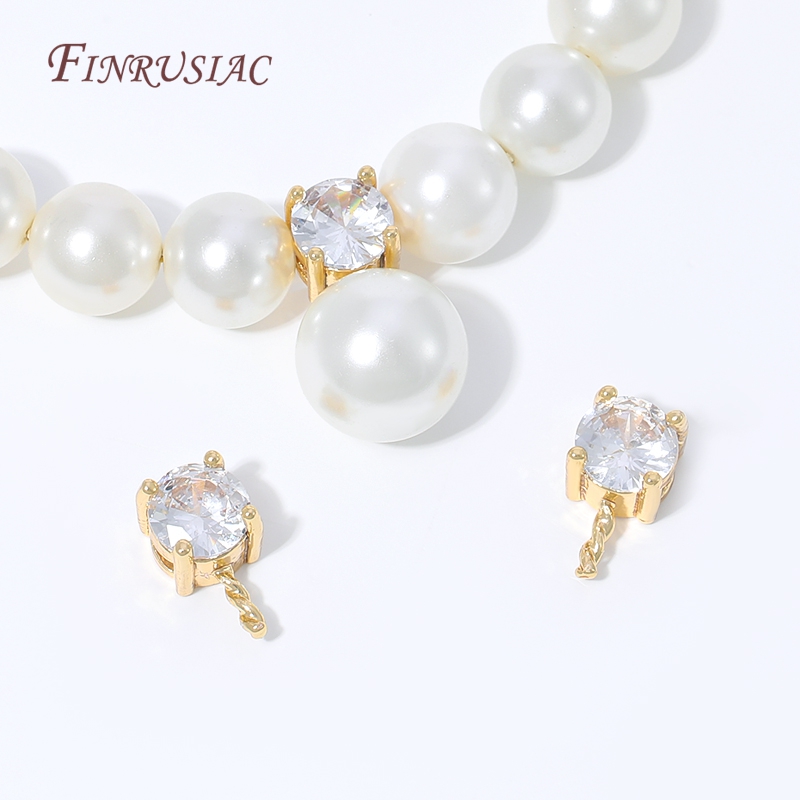 18KゴールドメッキCZプロングセットパールコネクター、ジル - Pearl Necklace Set のレビューと価格